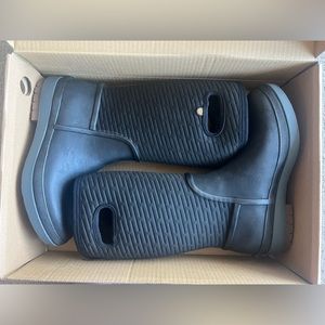 NWT Bogs Crandall II tall Wmns 11